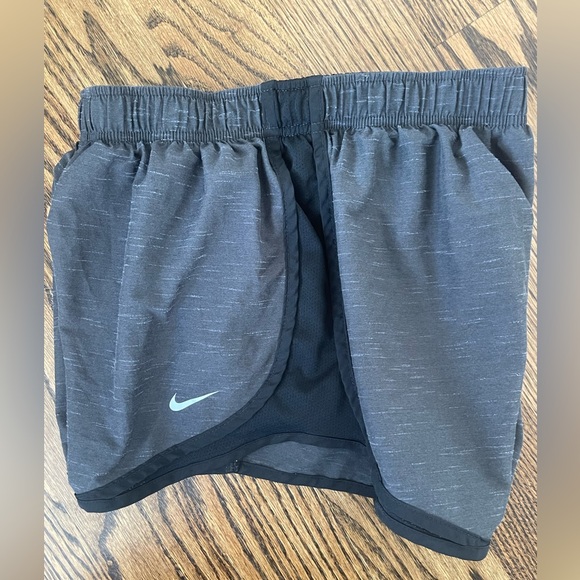 Nike Women's Black grey Dri fit Shorts M - Picture 3 of 5